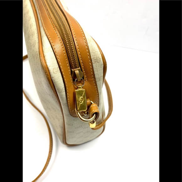 SOLD Gucci Vintage Monogram Crossbody Bag - Picture 6 of 16